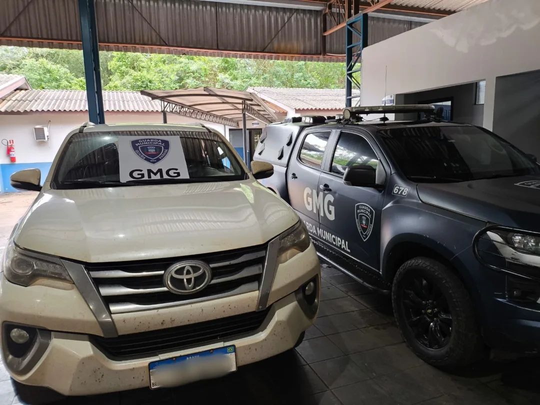 Viatura da Guarda Municipal em operação noturna com apoio tecnológico