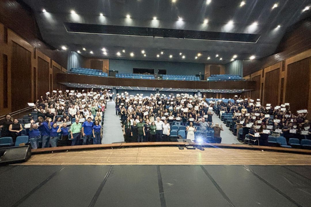 Teatro Municipal de Toledo lotado durante a solenidade de formatura do programa Mais Saúde com Agente