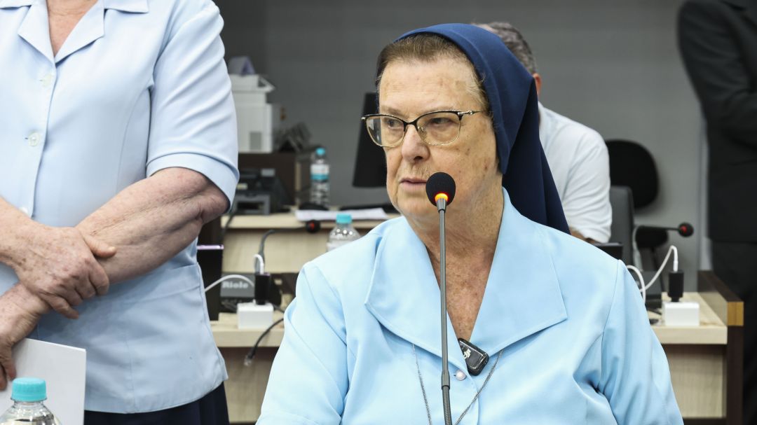 Solenidade na Câmara Municipal de Toledo com entrega de Moção de Aplausos para a Irmã Luiza Menin e representantes da Ação Social São Vicente de Paulo
