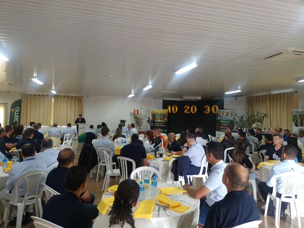 Colaboradores da Coamo reunidos na Arcam em Toledo durante o evento do programa Tempo de Casa