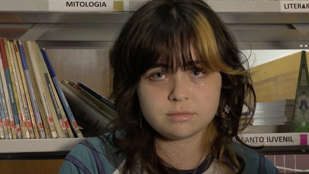Jovens Maria Clara Minozzo Moresco Rodrigues e Gabriel Braun, de Toledo, com o curta-metragem 'Janelas da Alma'