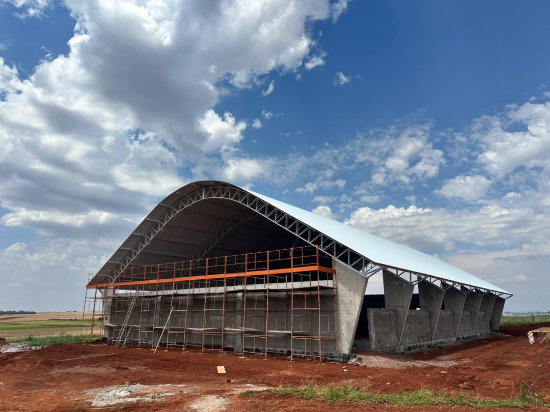 Vista aérea e instalações do ecossistema tecnológico Biopark em Toledo, onde será instalado o novo campus definitivo do IFPR