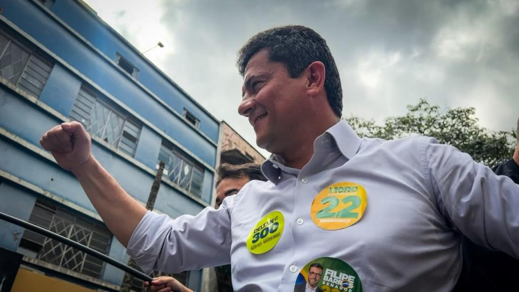 Gráfico de barras mostrando a porcentagem de votos válidos para os candidatos ao governo do Paraná, com Sergio Moro em destaque.