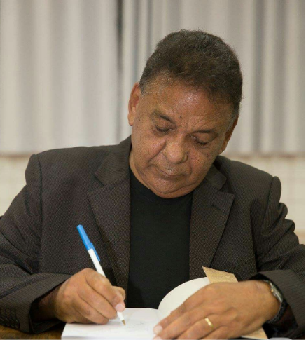 Professor, jornalista e escritor Pitágoras da Silva Barros, falecido aos 79 anos, conhecido por seu trabalho na preservação da memória de Toledo.