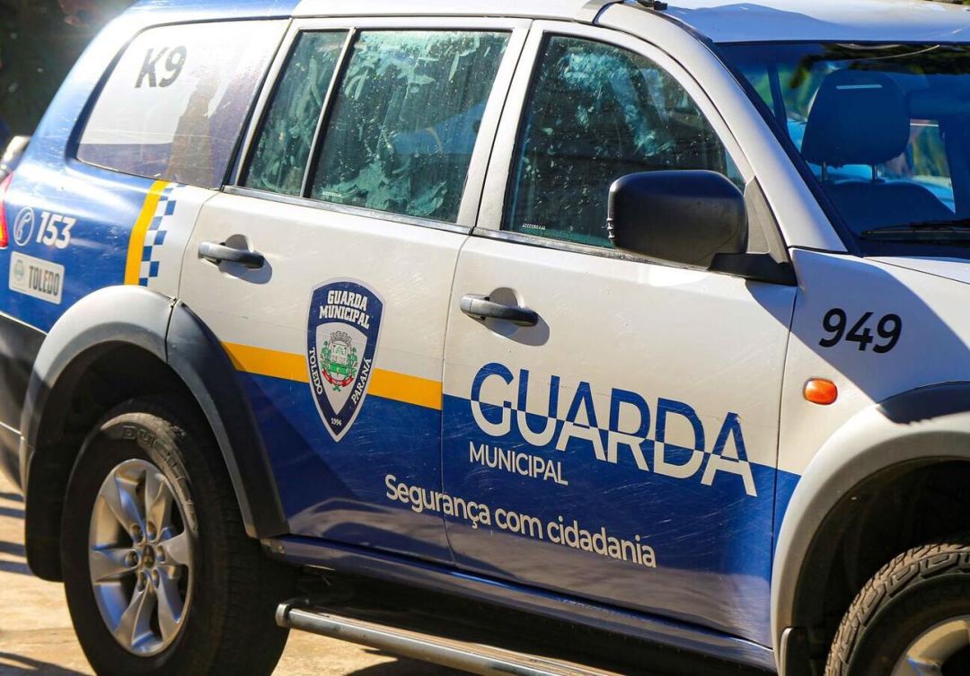Viaturas da Guarda Municipal e do Samu mobilizadas durante atendimento de ocorrência na Avenida Maripá, na Vila Becker, em Toledo