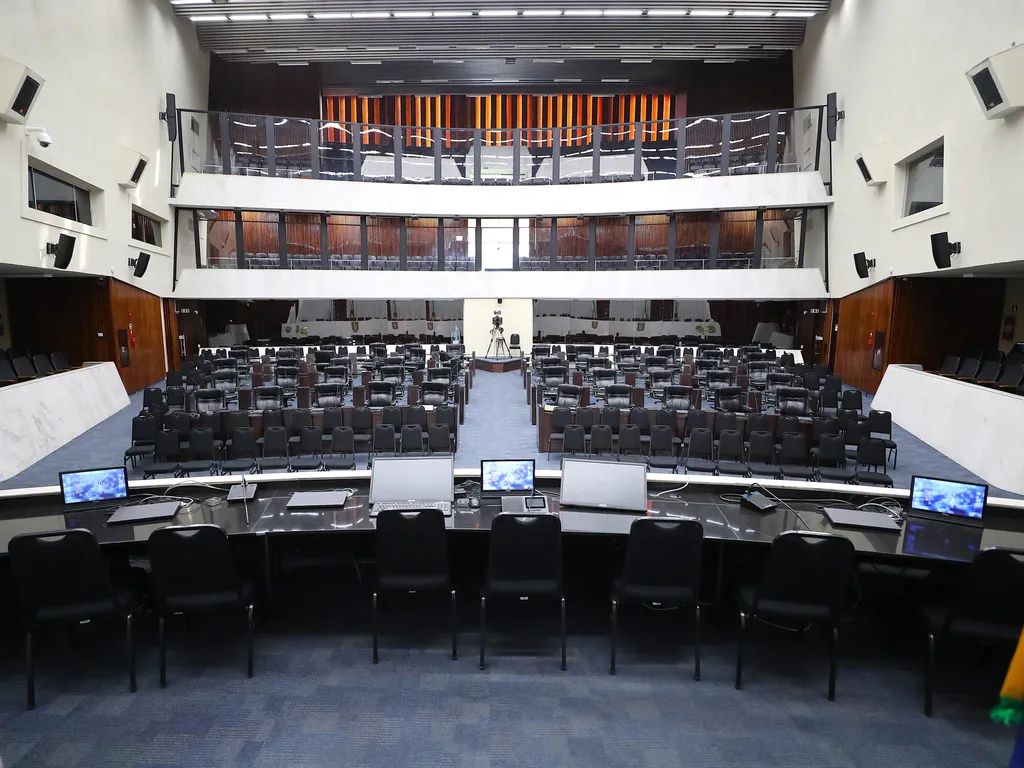 Plenário da Assembleia Legislativa do Paraná durante sessão oficial