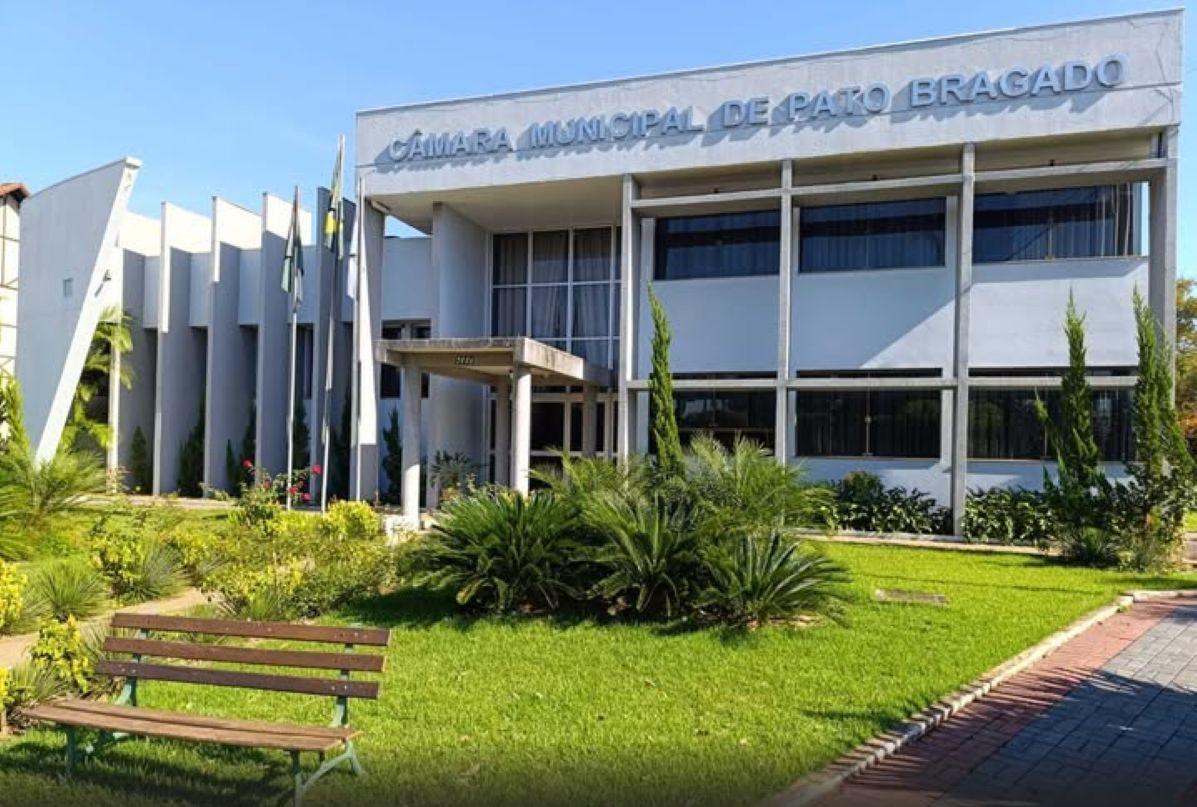 Prédio da Câmara Municipal de Pato Bragado, local das audiências públicas.