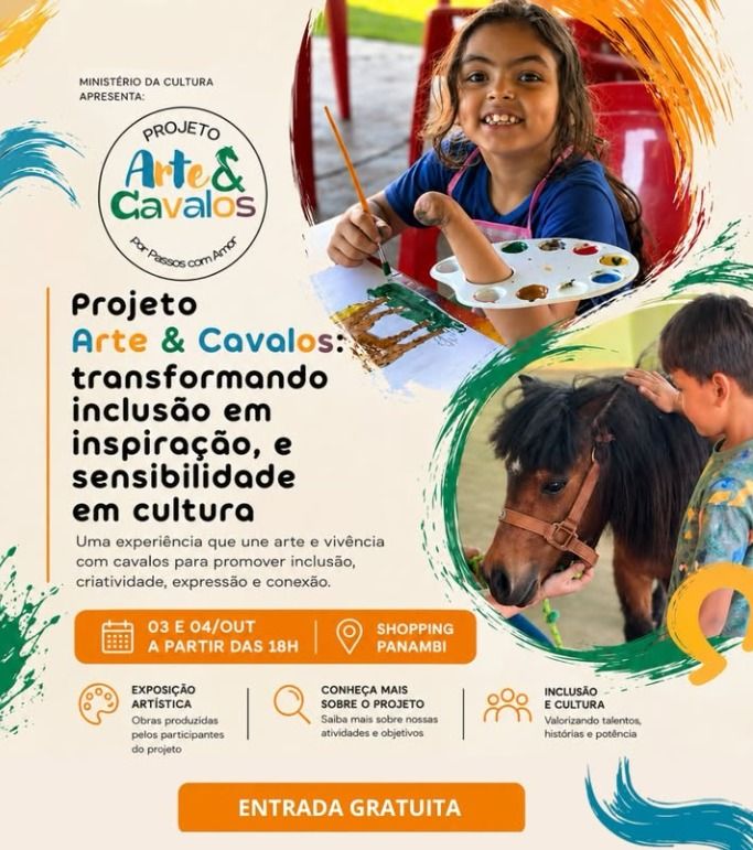 Famílias visitando a exposição gratuita do Projeto Arte e Cavalos no Shopping Panambi em Toledo