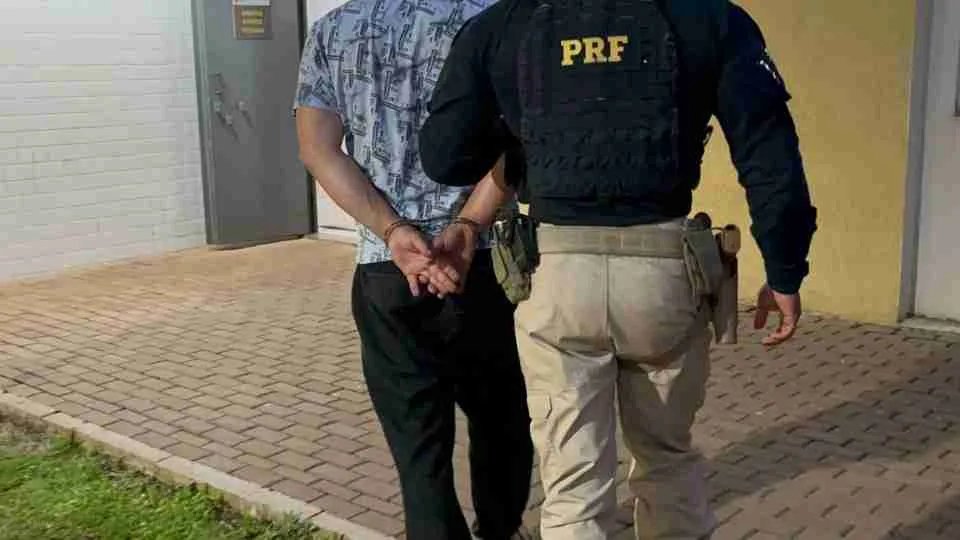 Viatura da Polícia Rodoviária Federal em operação de fiscalização em rodovia da região de Toledo
